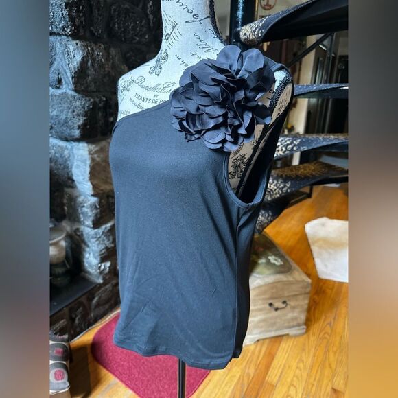 Elegant Black One-Shoulder Top  with Floral Accent - Picture 4 of 8